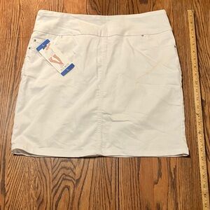 Chic White Mini Skirt